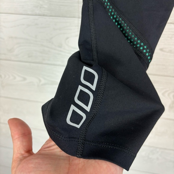 LORNA JANE ACTIVE BLACK TEAL 3/4 LEGGINGS SIZE SMALL - Picture 2 of 10